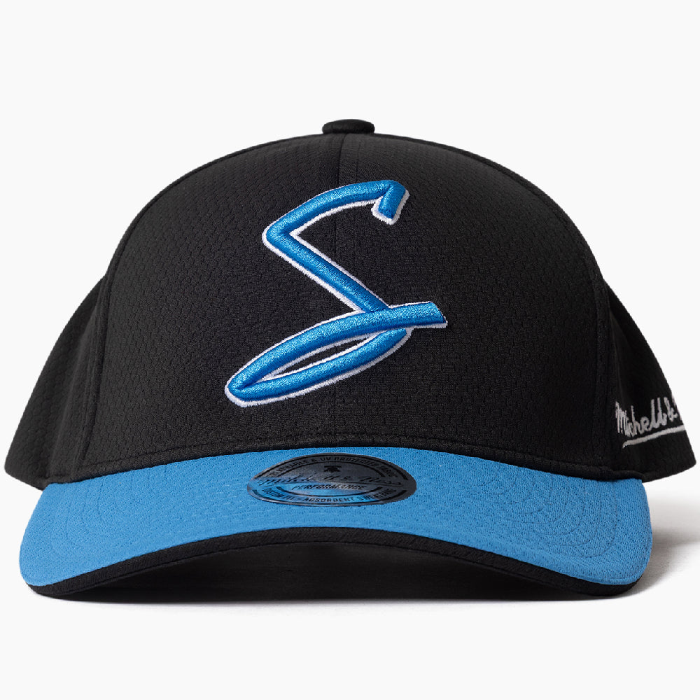 Black and blue cap with the BBL15 Adelaide Strikers logo on a white background.