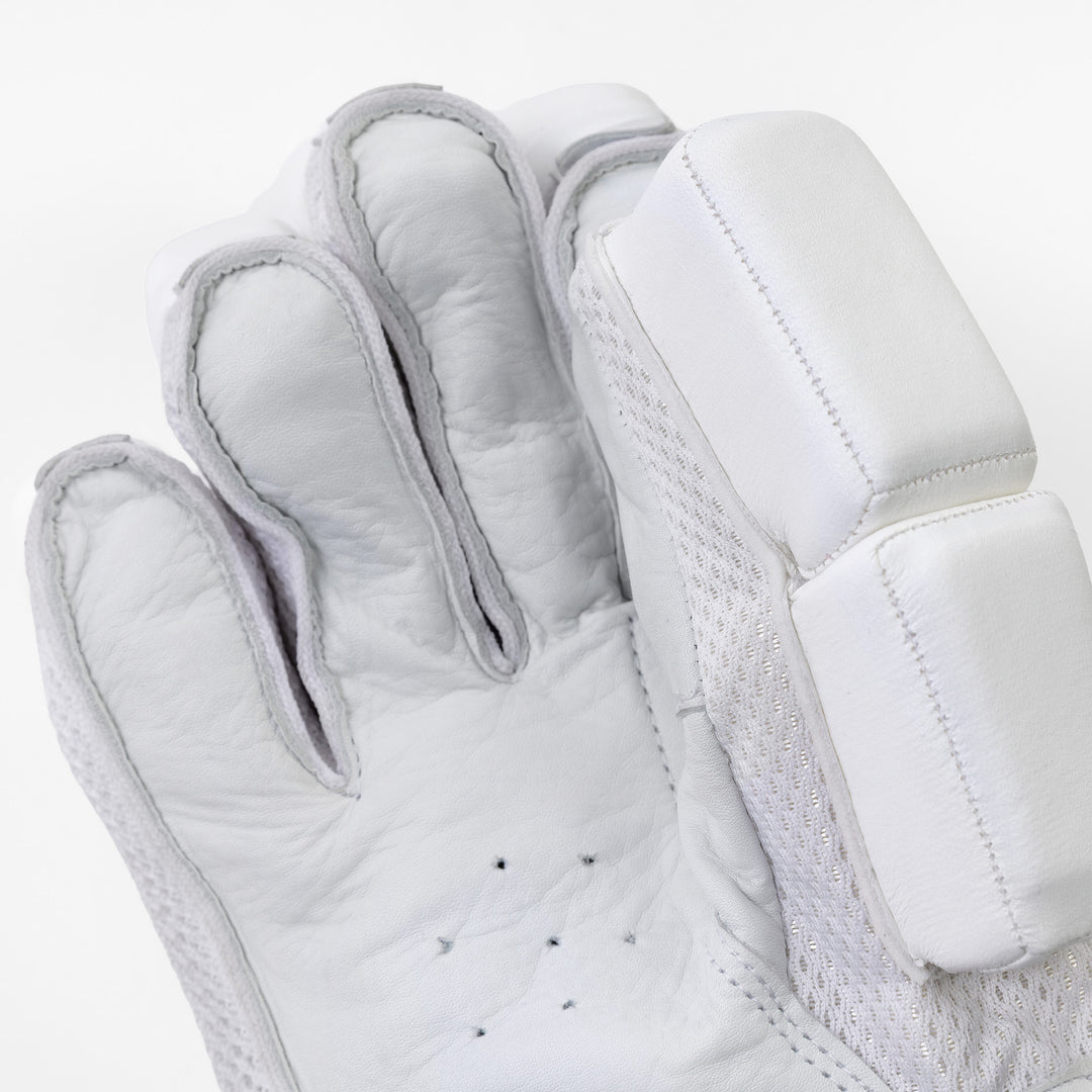 SOUTHERN CROSS CRICKET PLAYERS BATTING GLOVES