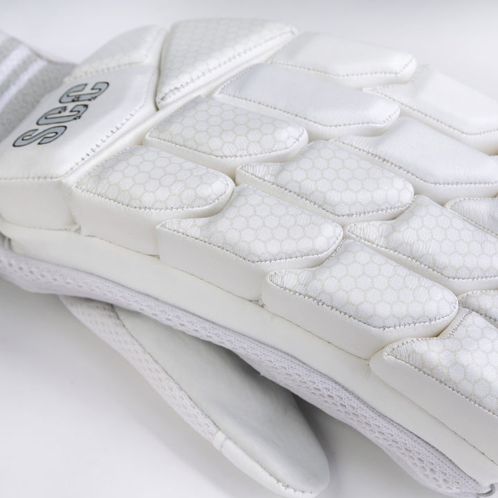 SOUTHERN CROSS CRICKET PLAYERS BATTING GLOVES