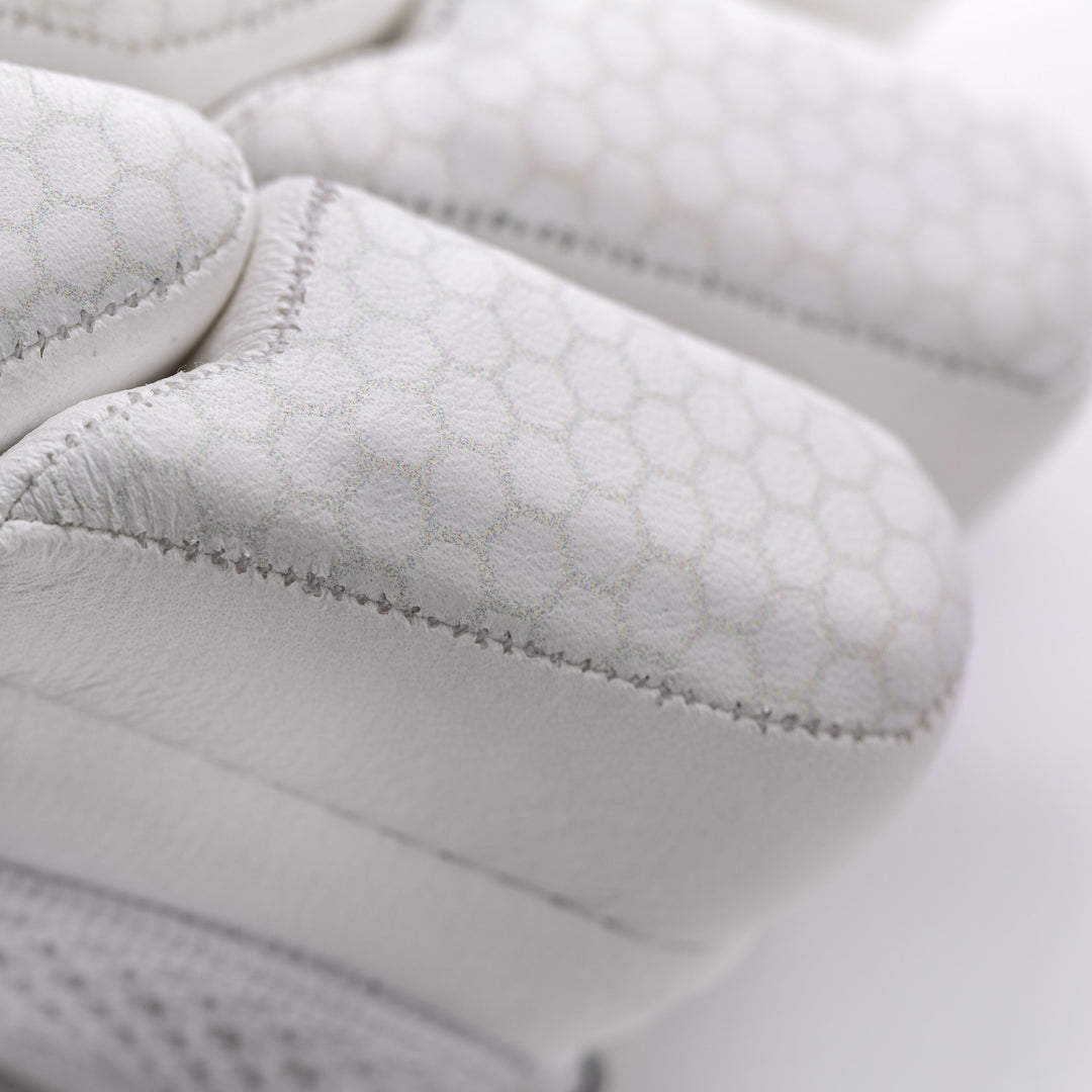 SOUTHERN CROSS CRICKET PLAYERS BATTING GLOVES