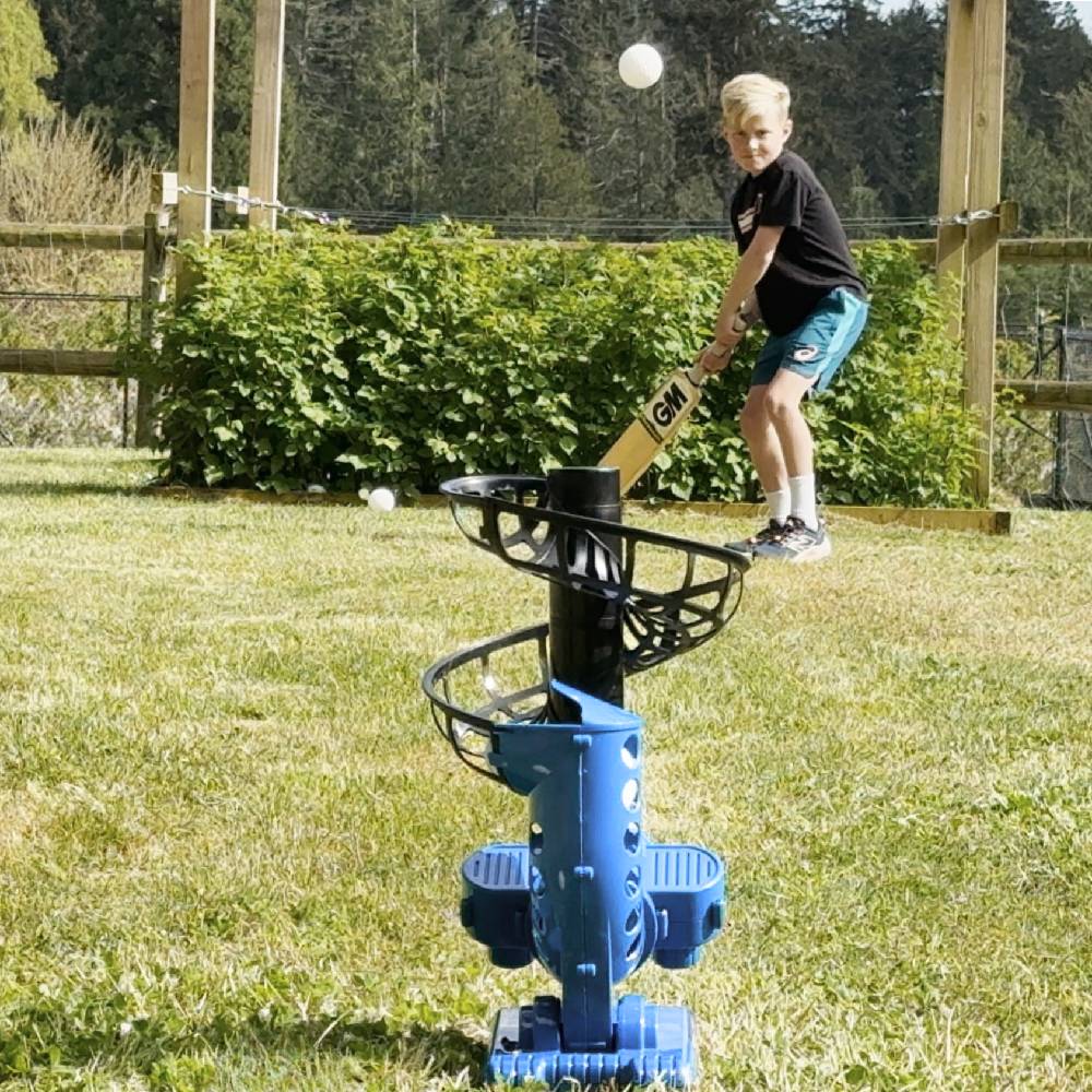 PACEMAN PITCH ATTACK BLASTER BOWLING MACHINE 9BF + BALLS