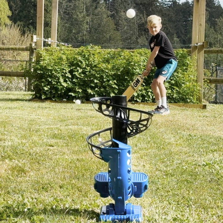 PACEMAN PITCH ATTACK BLASTER BOWLING MACHINE 9BF + BALLS