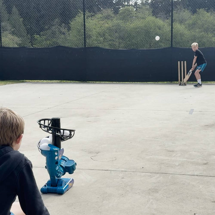 PACEMAN PITCH ATTACK BLASTER BOWLING MACHINE 9BF + BALLS
