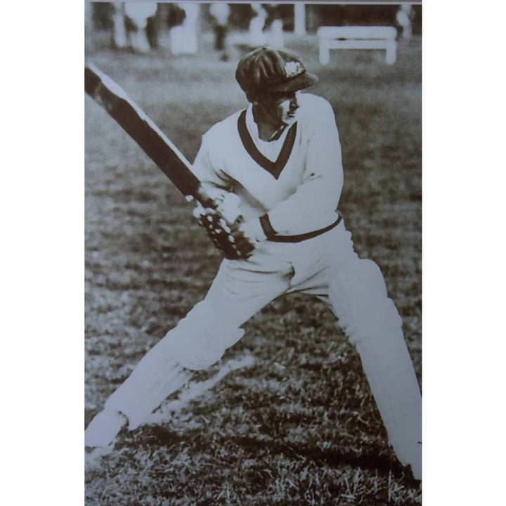 BRADMAN MINI BAT & SIGNED PHOTO FRAMED